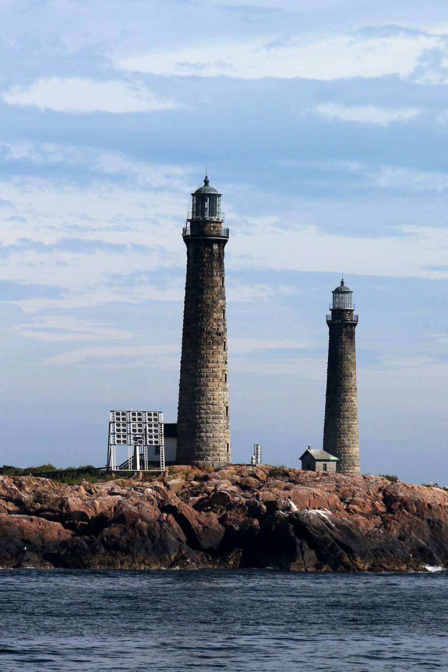 Solve Two lighthouses jigsaw puzzle online with 77 pieces
