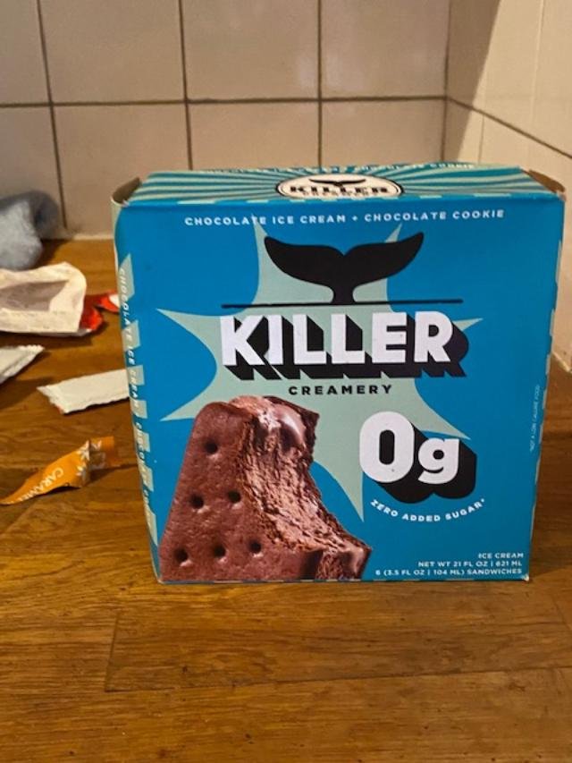 Solve Killer Ice Cream jigsaw puzzle online with 20 pieces