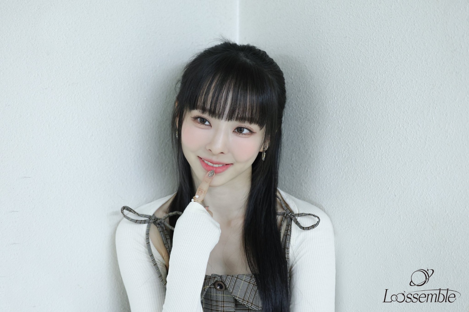 Loossemble makestar 当選品★直筆サイン★vivi LOOSSEMBLE VIVI Signed Polaroid Music DRAMA Benefit | Depop