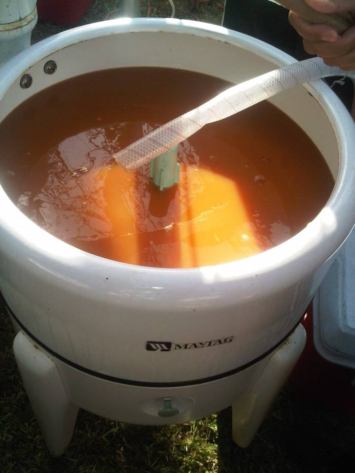 Solve Bermuda rum punch for 100 people! jigsaw puzzle online with 24 pieces