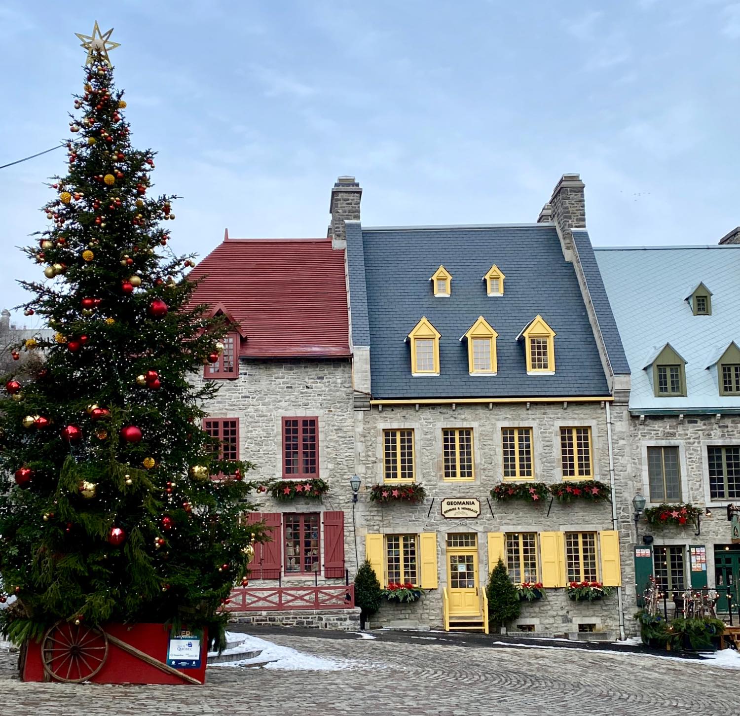 Solve quebec city jigsaw puzzle online with 144 pieces