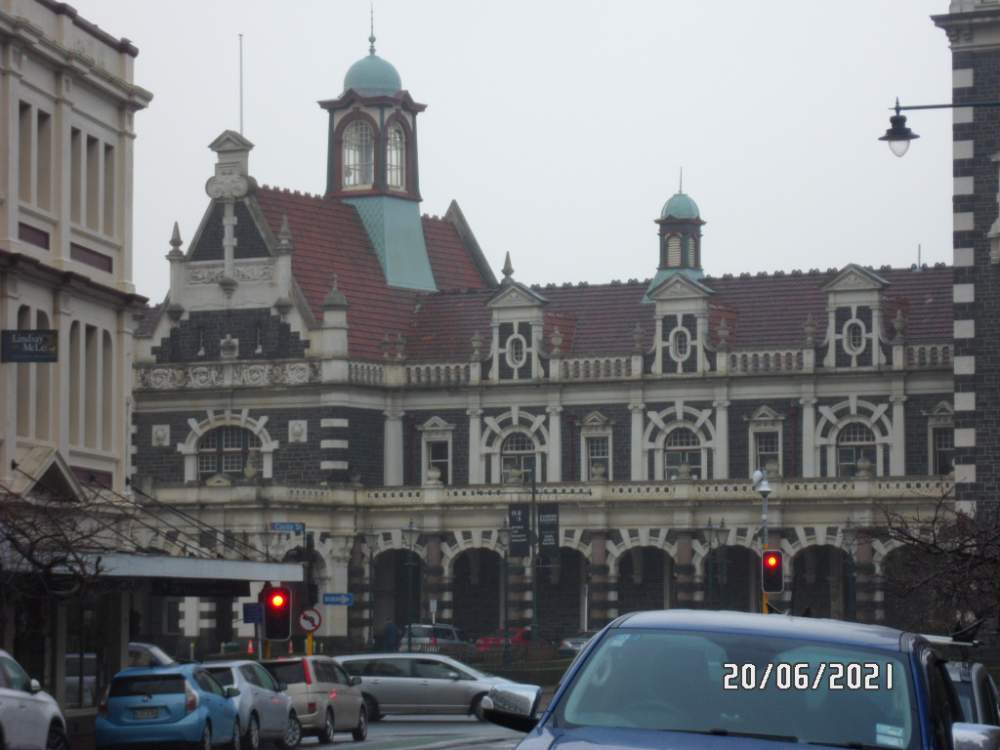 Solve Dunedin Railway Station jigsaw puzzle online with 12 pieces