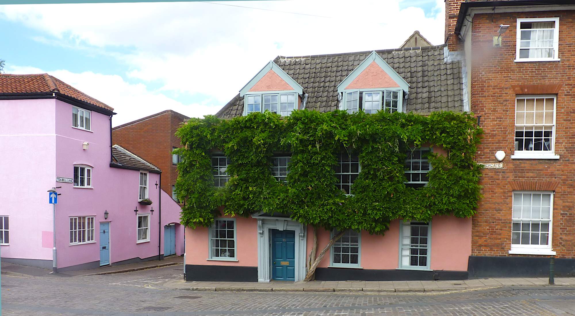 Solve Pottergate, Norwich jigsaw puzzle online with 144 pieces