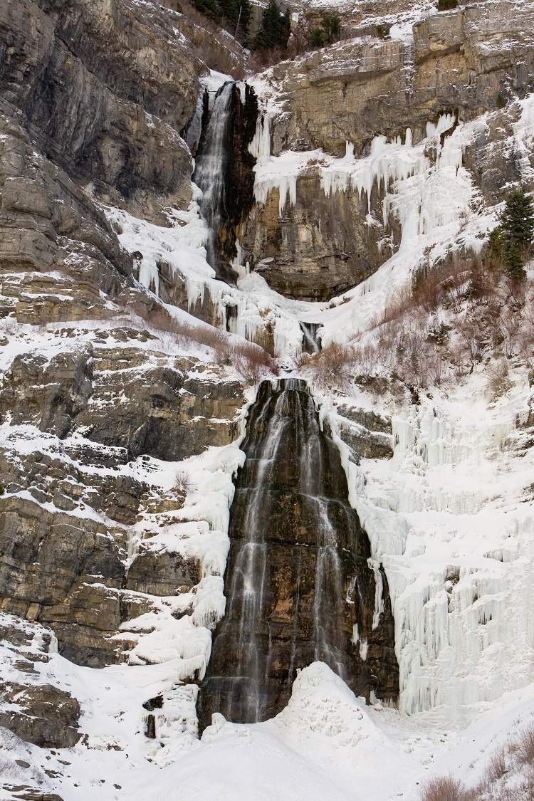 Solve BRIDAL VEIL FALLS, PROVO CANYON, UTAH jigsaw puzzle online with
