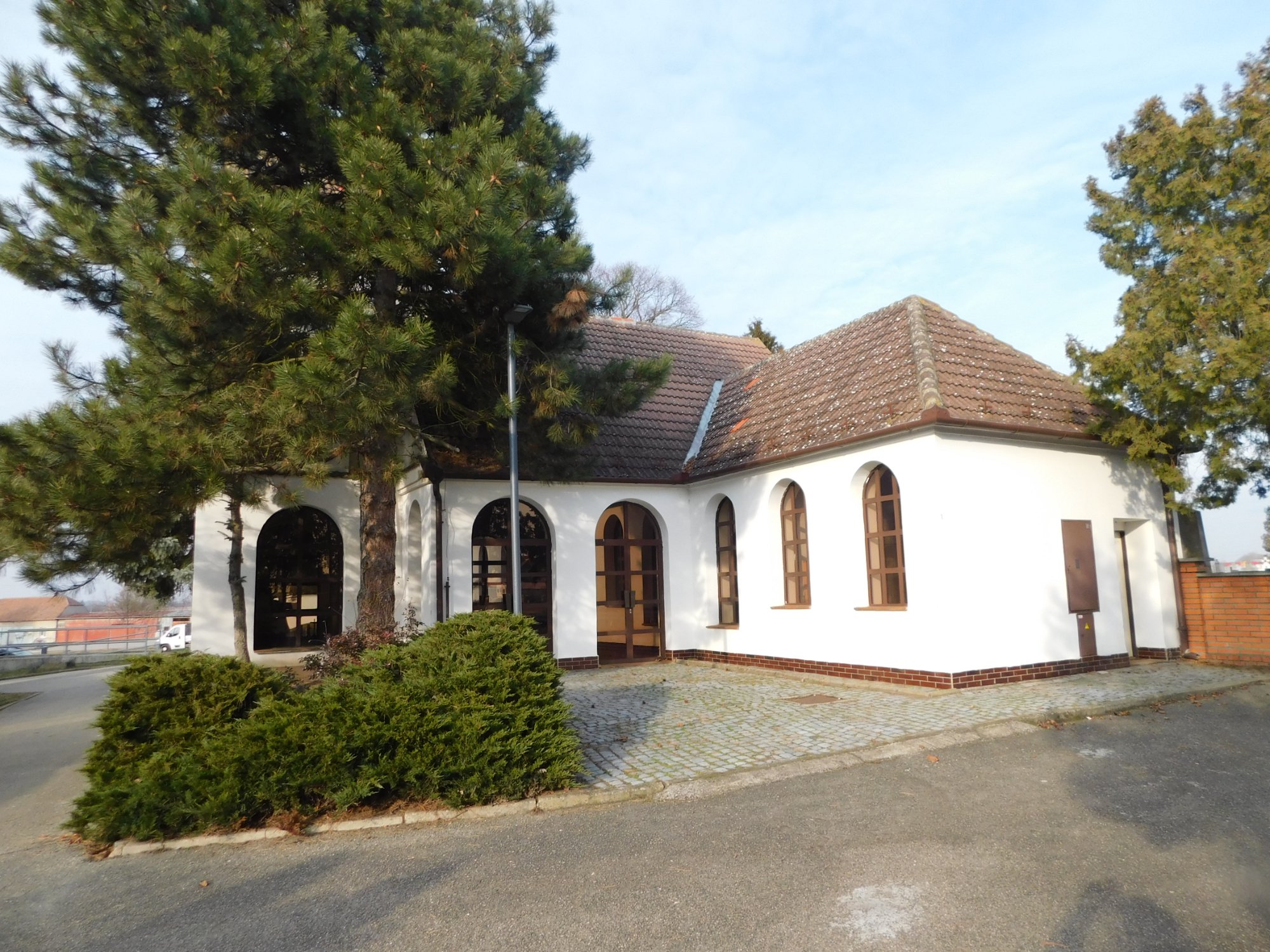 Solve smuteční síň na hřbitově ve Staré Břeclavi jigsaw puzzle online