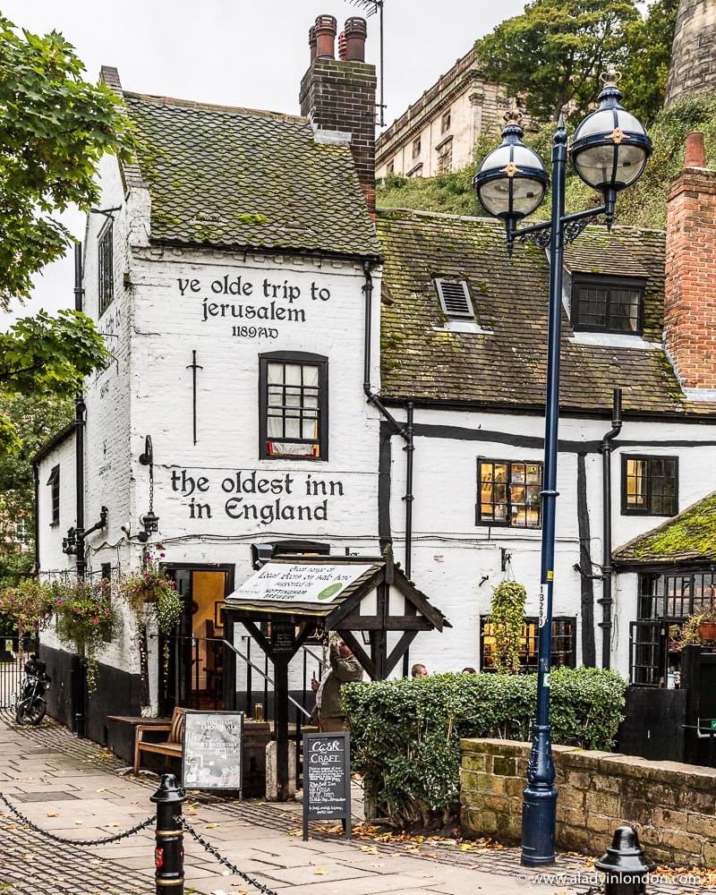 Solve Old Inn jigsaw puzzle online with 99 pieces