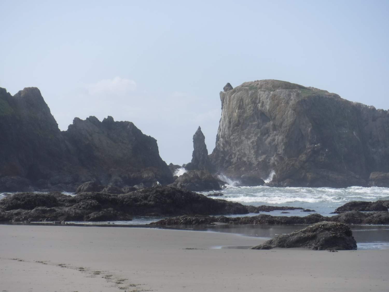 Solve low tide at Bandon, Oregon jigsaw puzzle online with 63 pieces