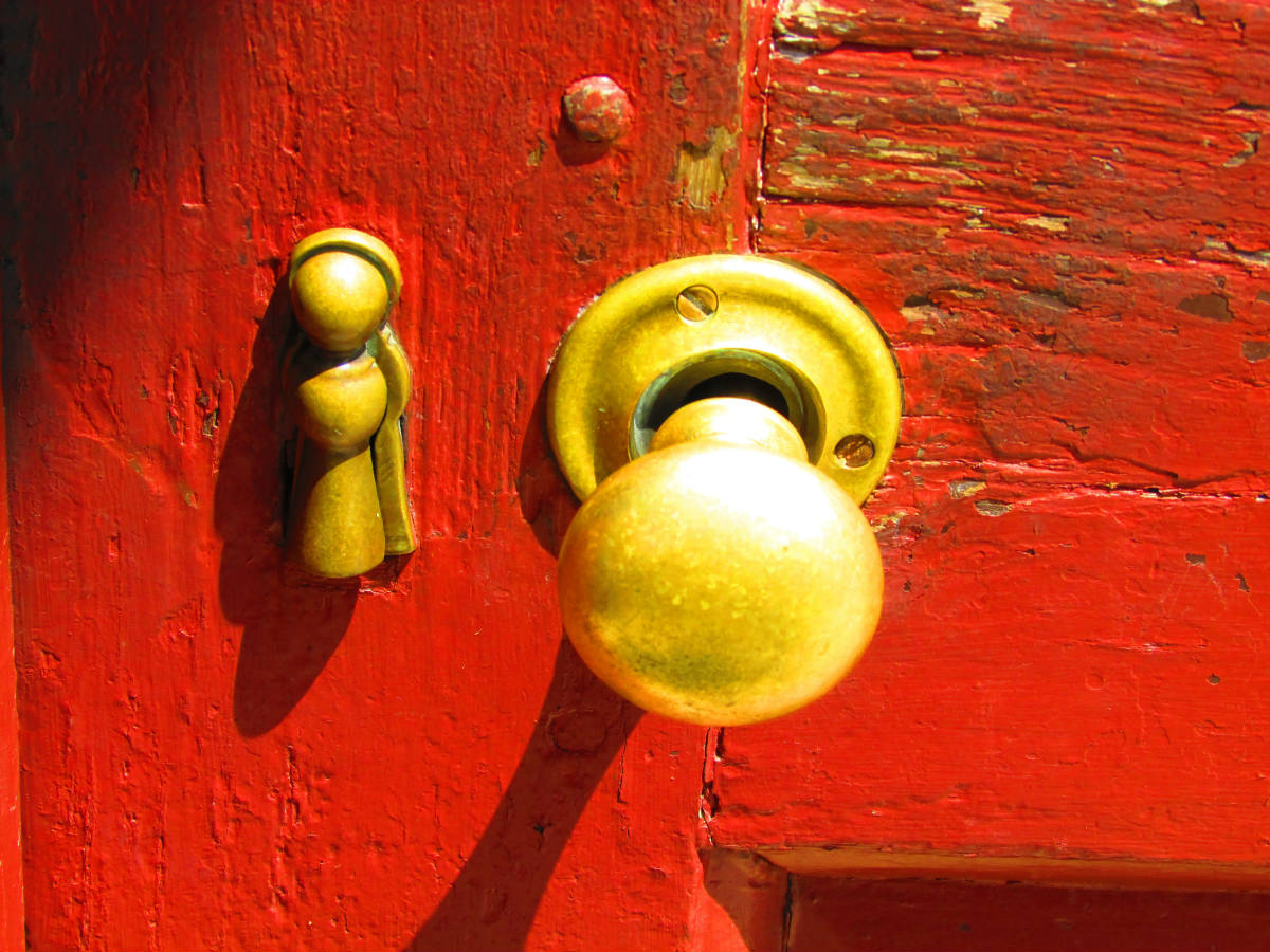 Solve Series Locks and Latches jigsaw puzzle online with 48 pieces