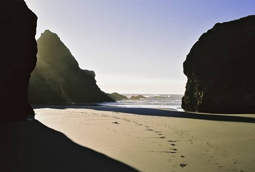 Solve Pistol River, Oregon Coast jigsaw puzzle online with 104 pieces