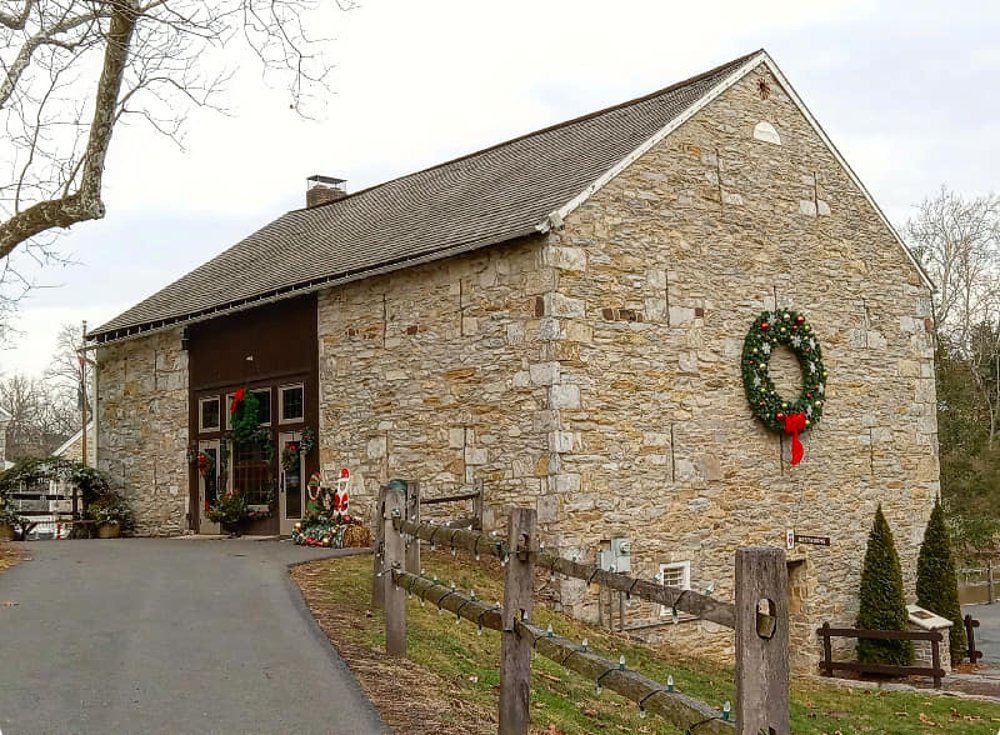 Solve Wyomissing PA Barn Visitors Center jigsaw puzzle online with 192
