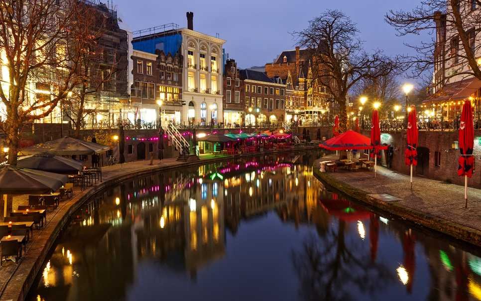 Solve Utrecht jigsaw puzzle online with 176 pieces