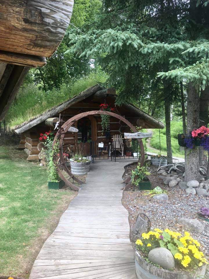 Solve Hobbit House, Talkeetna, Alaska. jigsaw puzzle online with 165 pieces