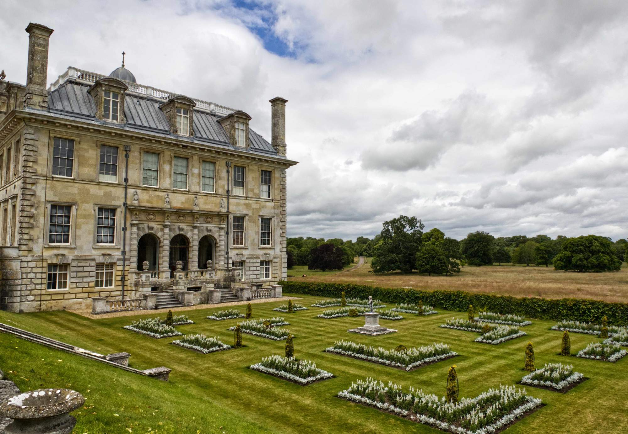 Solve Kingston Lacy jigsaw puzzle online with 280 pieces