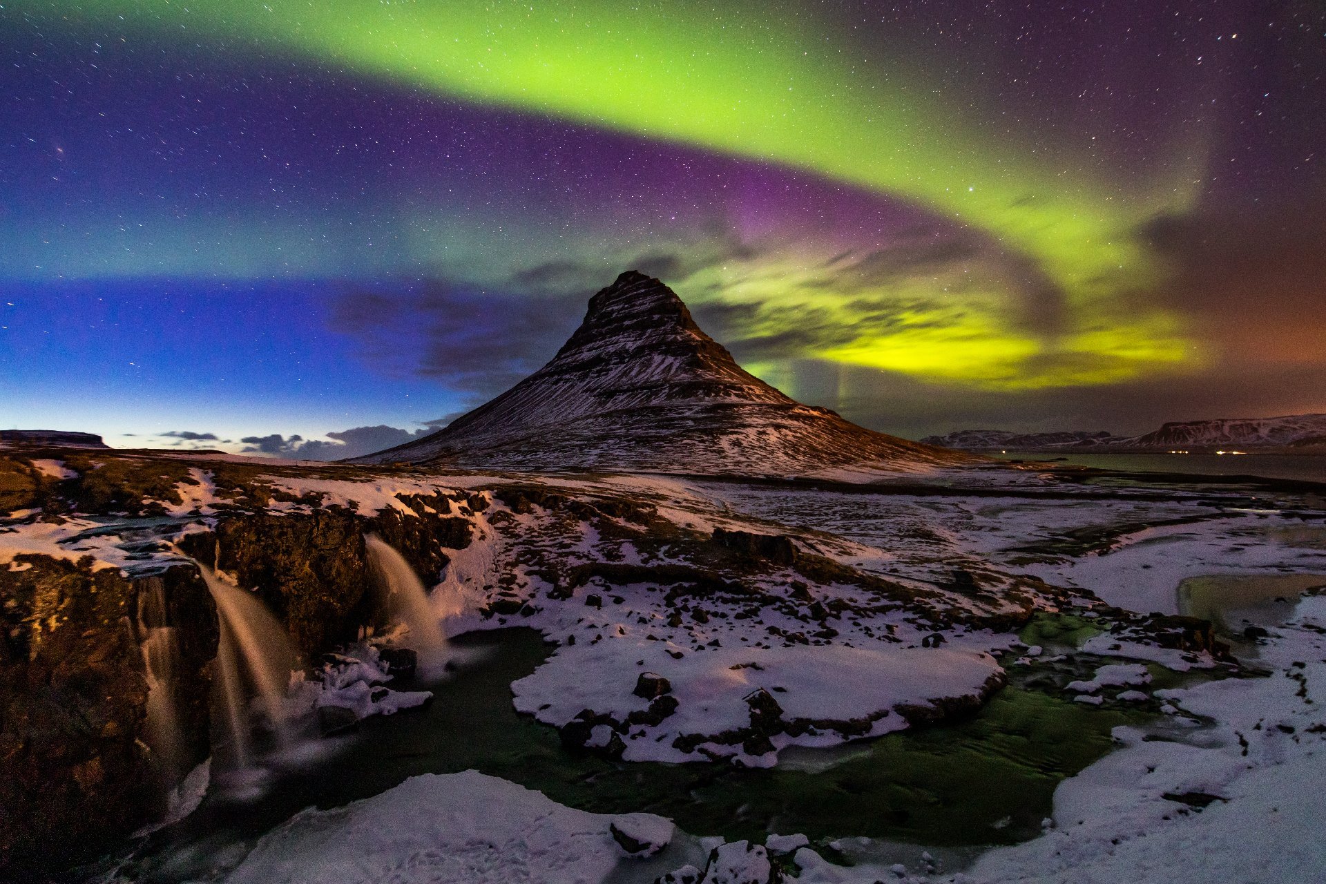 Jigsaw Puzzle 77 Pieces Aurora Borealis Over Mt Kirkjufell In jigsaw-puzzle-77-pieces-aurora-borealis-over-mt-kirkjufell-in