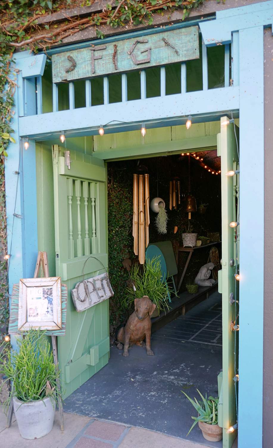 Solve Storefront jigsaw puzzle online with 96 pieces