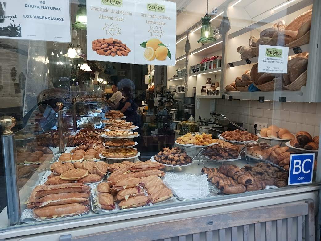 Solve Tasty French pastries jigsaw puzzle online with 88 pieces