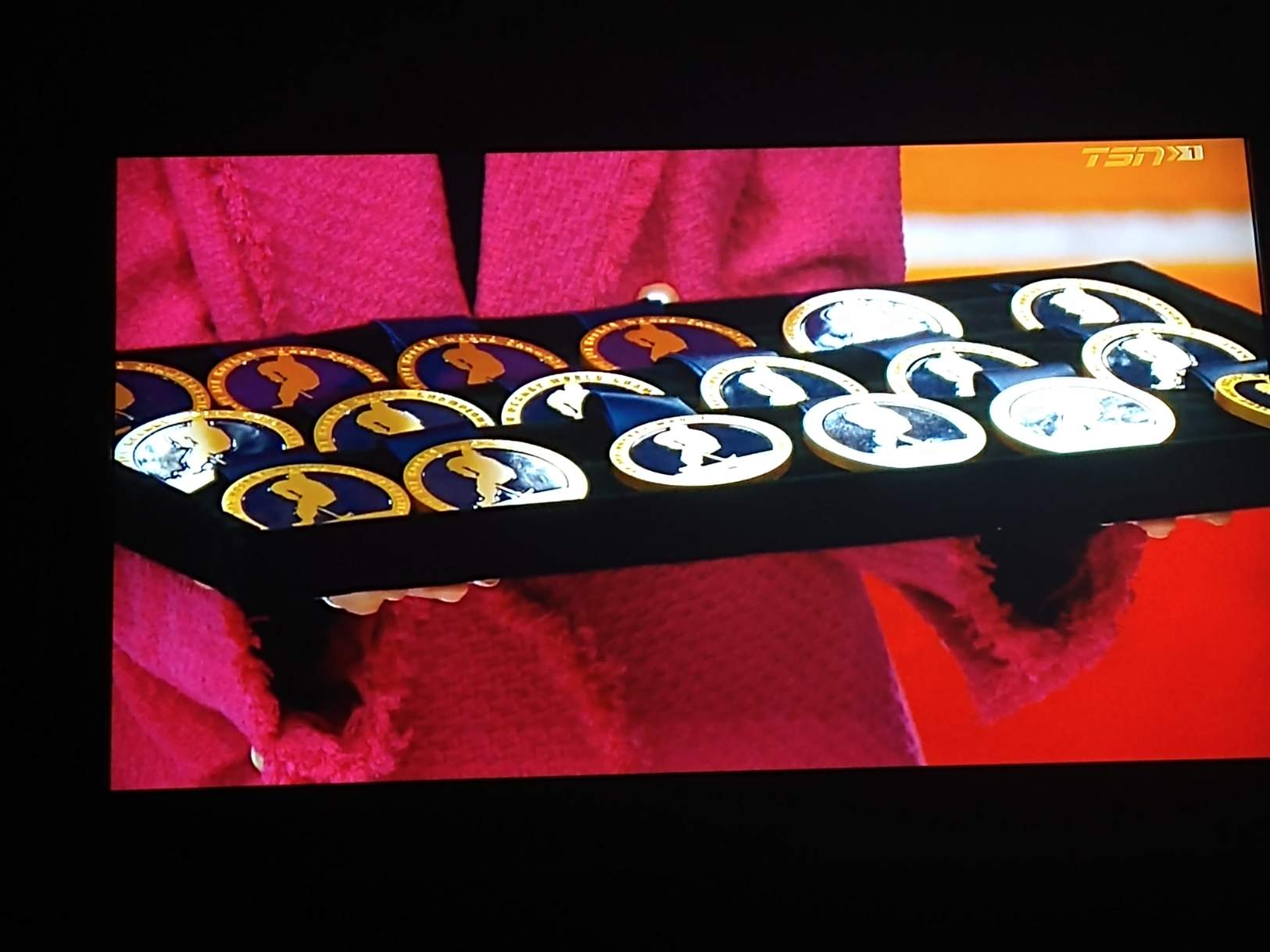 solve-canada-gold-medals-world-junior-hockey-2023-jigsaw-puzzle-online