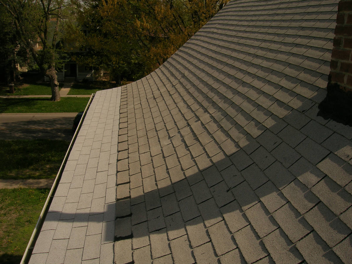 Solve Roof repairs jigsaw puzzle online with 88 pieces