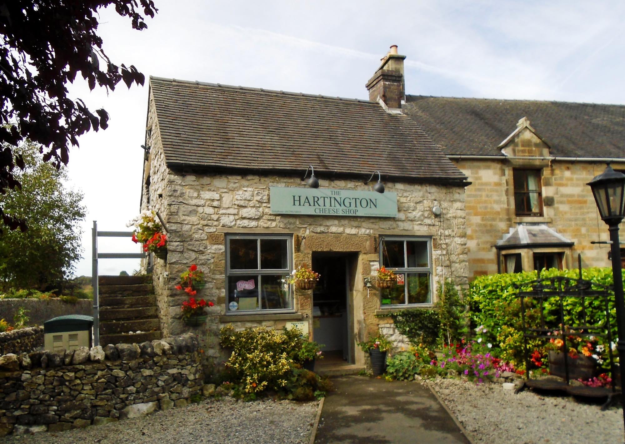 Solve Hartington. Derbyshire. UK. jigsaw puzzle online with 352 pieces