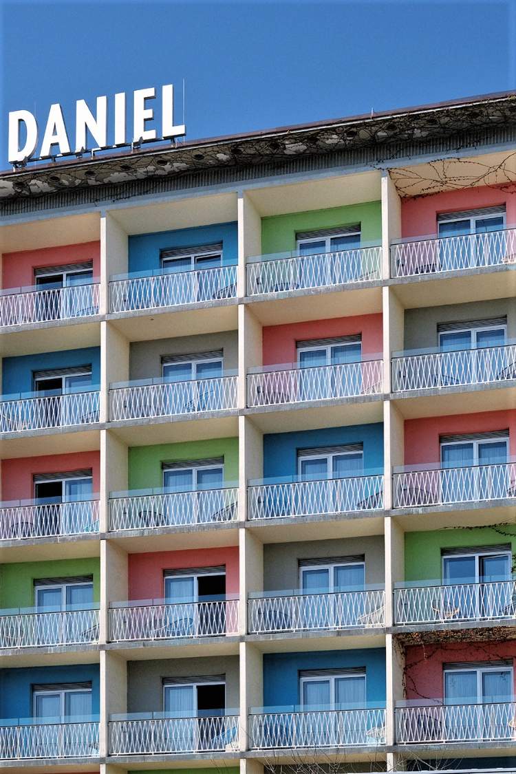 Solve The given name · Graz · Austria jigsaw puzzle online with 40 pieces