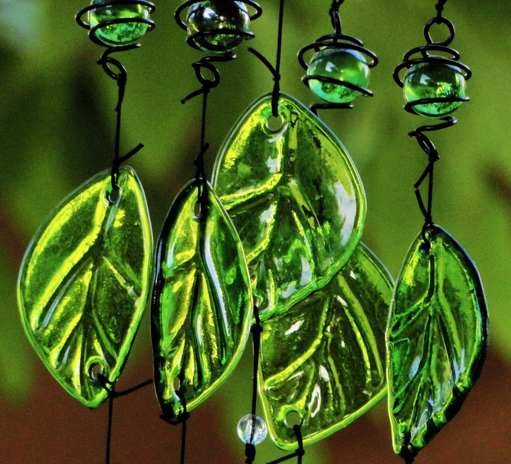Solve Wind Chime at my sister's 2019 jigsaw puzzle online with 210 pieces