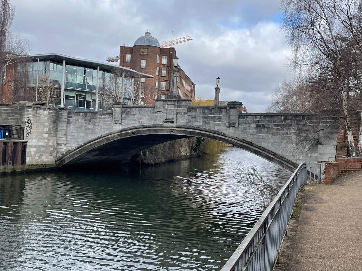 Solve Norwich Bridge jigsaw puzzle online with 99 pieces