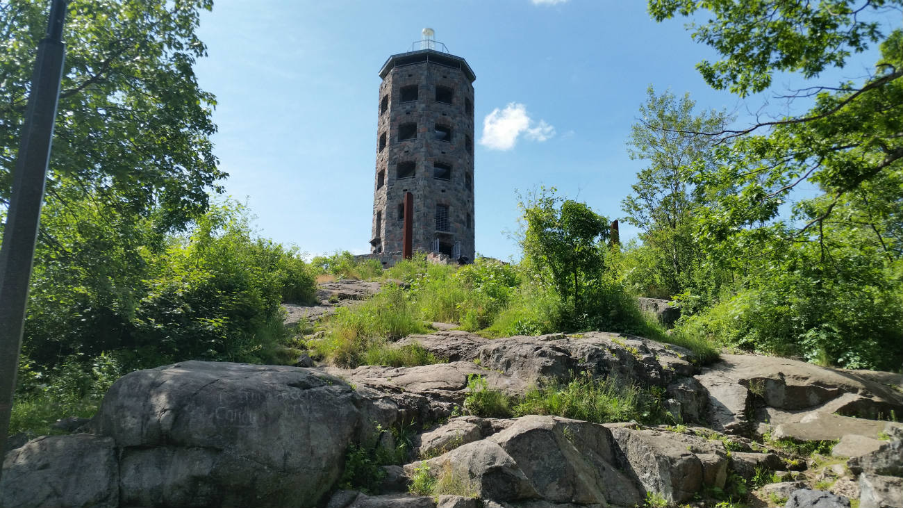 Solve Enger Tower Duluth MN jigsaw puzzle online with 91 pieces