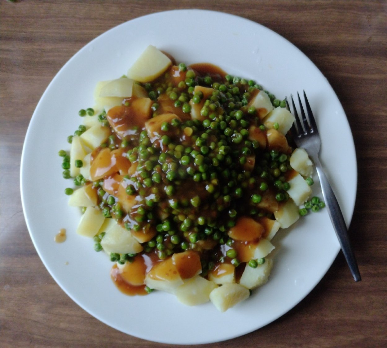 Solve wobbly food potatoes, peas and gravy jigsaw puzzle online with