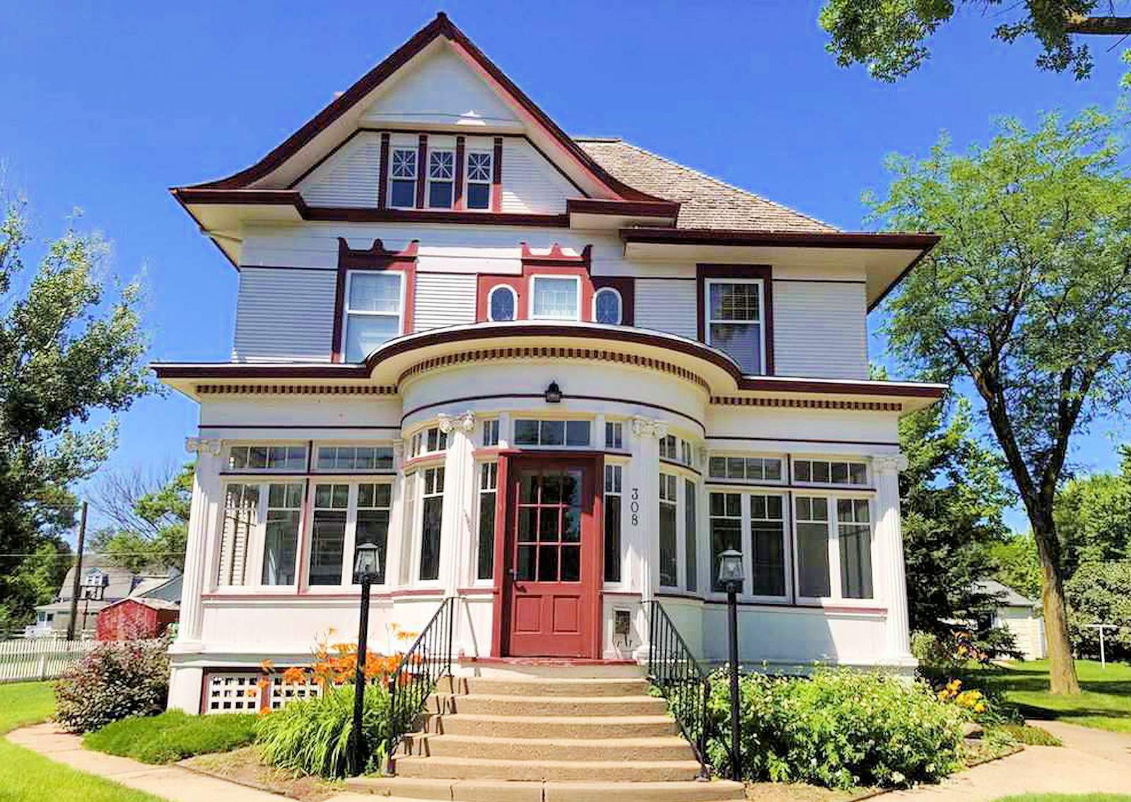 Solve Redfield, South Dakota jigsaw puzzle online with 176 pieces