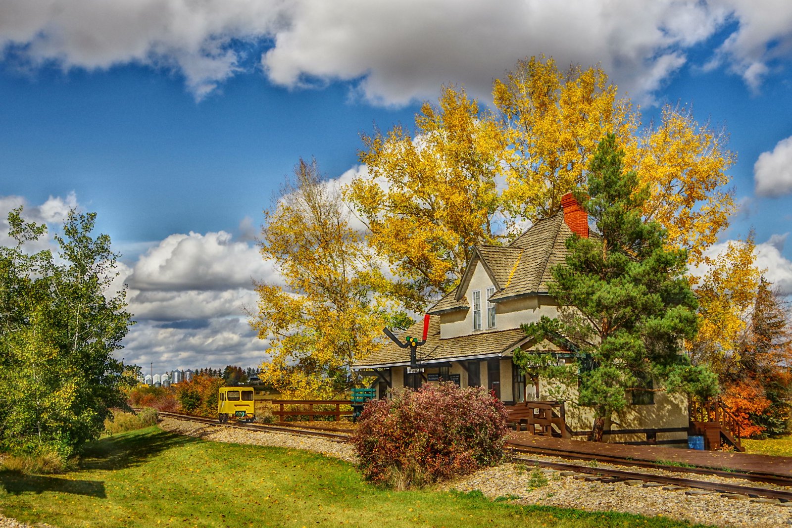 Solve Rowley Alberta 1 jigsaw puzzle online with 40 pieces