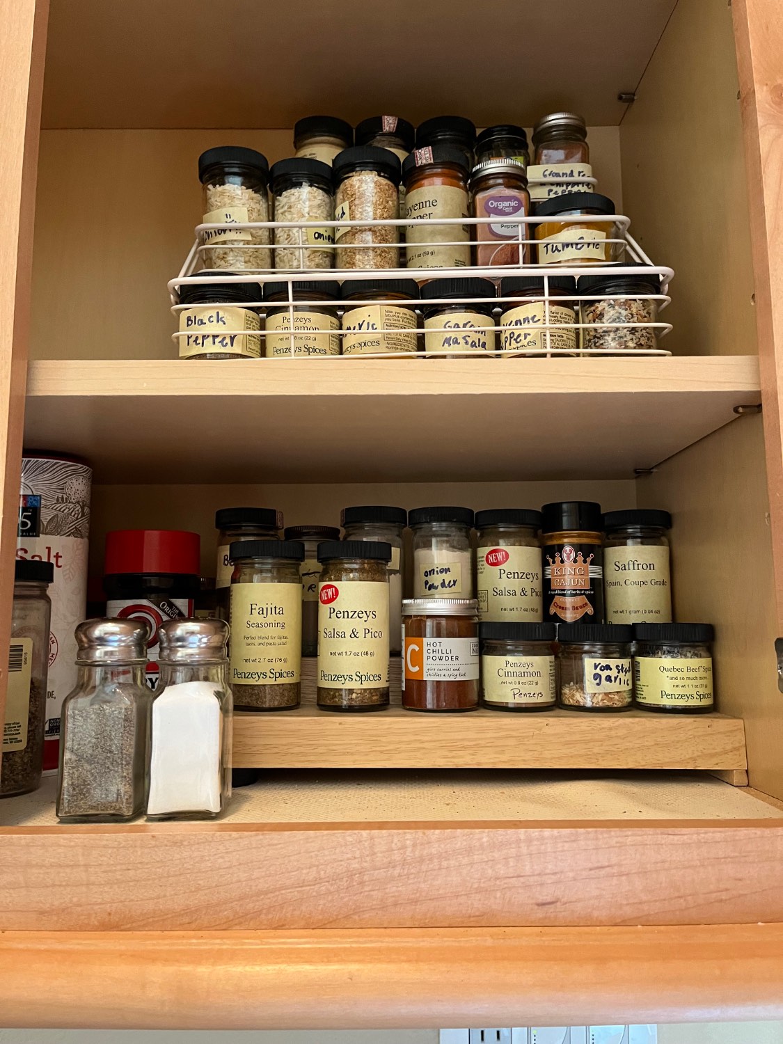 Solve Cupboard jigsaw puzzle online with 108 pieces