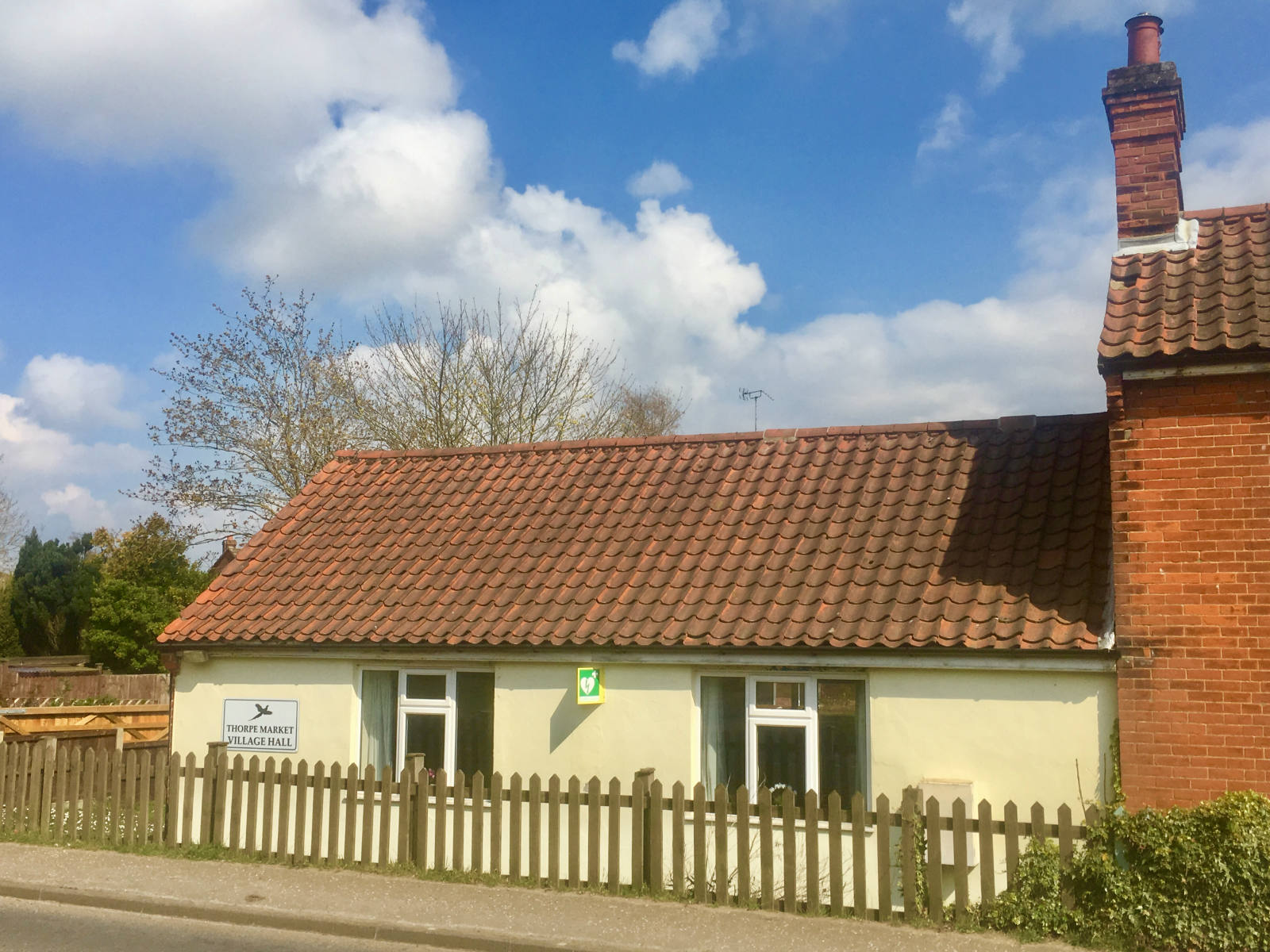 Solve Thorpe Market Village Hall jigsaw puzzle online with 252 pieces