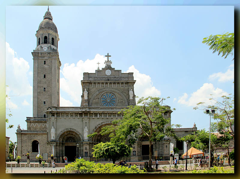 Solve Manila Cathedral jigsaw puzzle online with 12 pieces