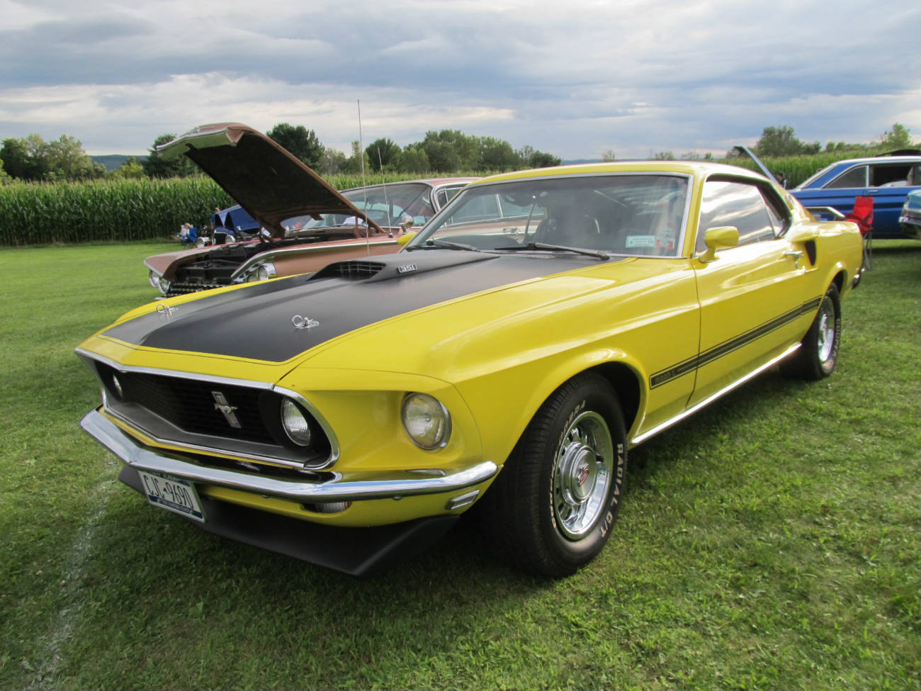 solve-1969-mustang-mach-1-yellow-1-jigsaw-puzzle-online-with-130-pieces