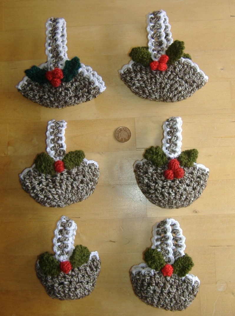 Solve Crafts Crocheted Christmas Gift Baskets jigsaw puzzle online