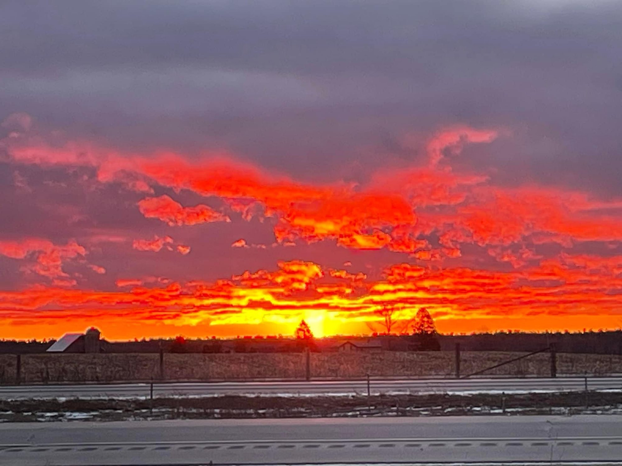 Solve SUNSET ON THE FARM jigsaw puzzle online with 594 pieces