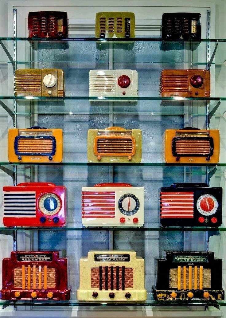 Jigsaw Puzzle Art Deco Radios 130 pieces Jigidi