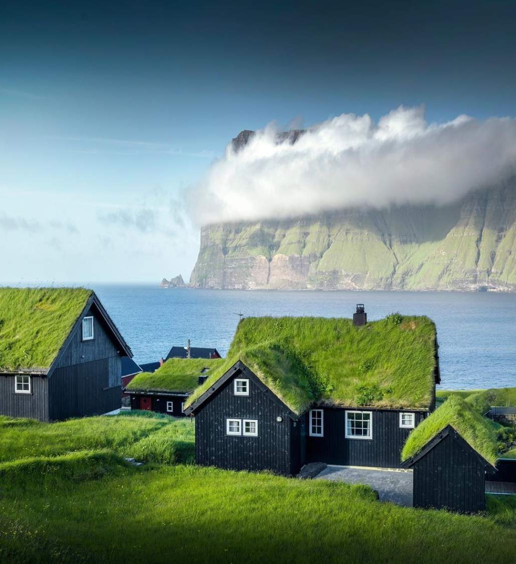 Solve Traditional greenroof cottages on the Faroe Islands jigsaw