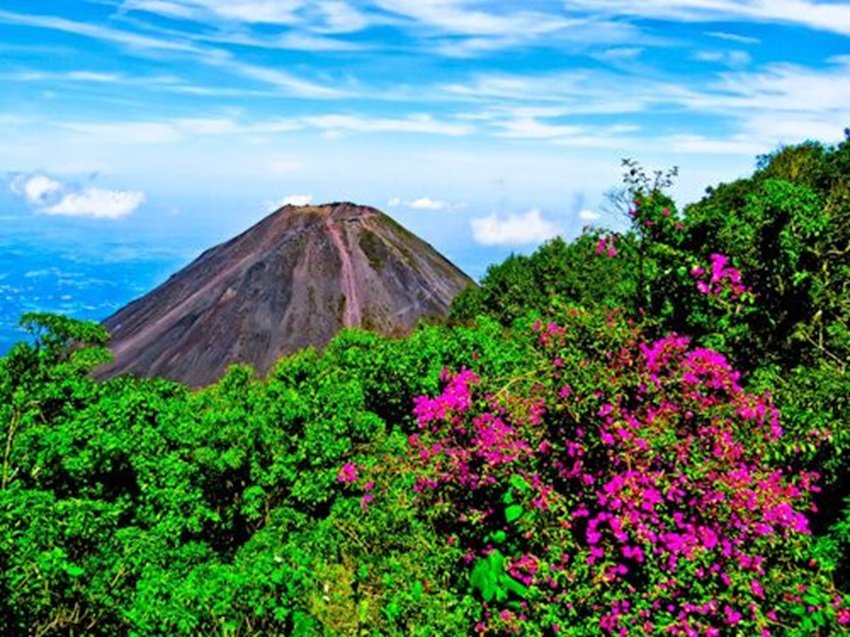 Chichontepec Solve Volcán Chichontepec ~ El Salvador jigsaw puzzle online with 63 pieces