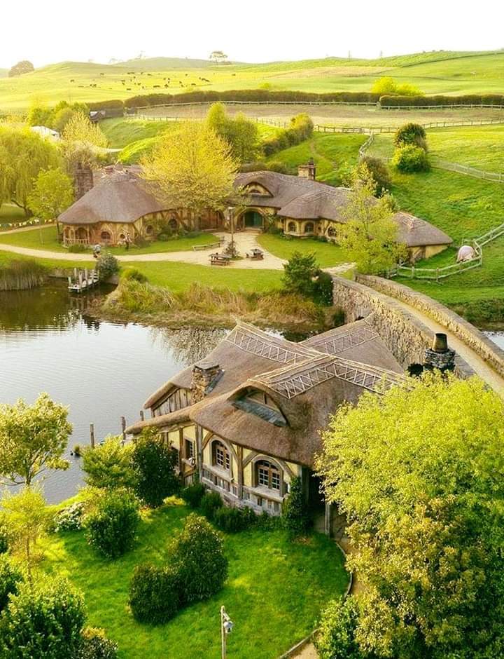 MyPuzzle Hobbit House 1000 Piece Jigsaw Puzzle - New Zealand Scenery, Premium Adult Puzzle - View #5