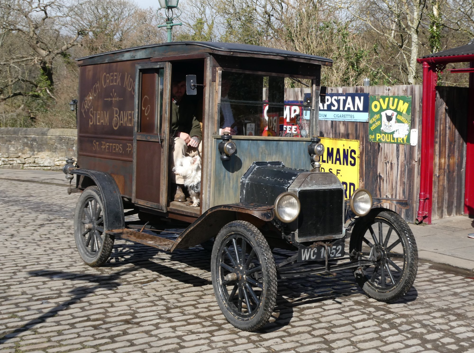 ミニカー FORD MODEL T DELIVERY TRUCK 1:24 Diecast Coca-Cola 1917 Ford Model T Delivery Truck
