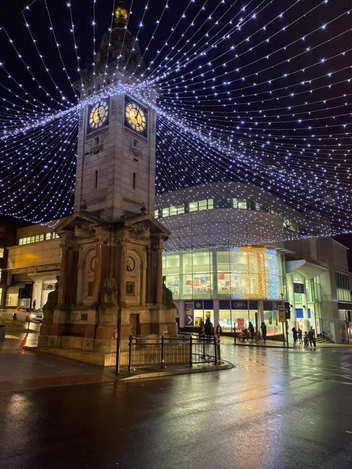 Solve Brighton Christmas Lights jigsaw puzzle online with 30 pieces