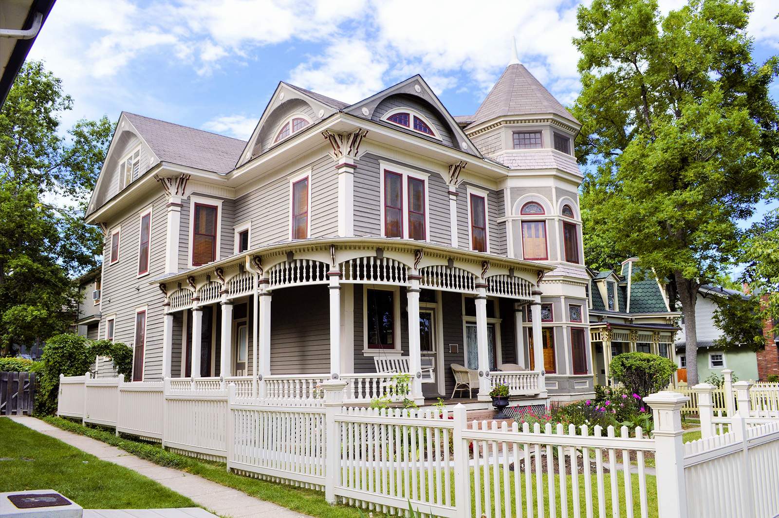 Solve Boulder, Colorado jigsaw puzzle online with 247 pieces