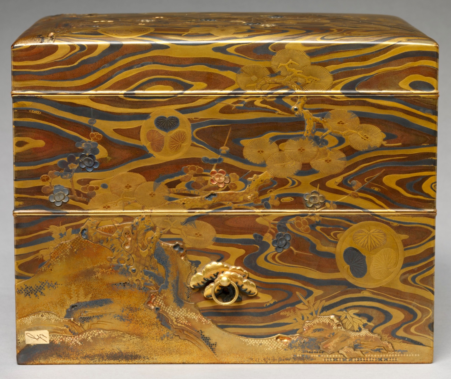 Solve Lacquerware Cosmetic Box Belonging to a Member of the Tokugawa