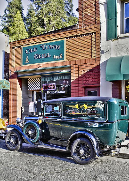 Solve Old Town Grill jigsaw puzzle online with 88 pieces