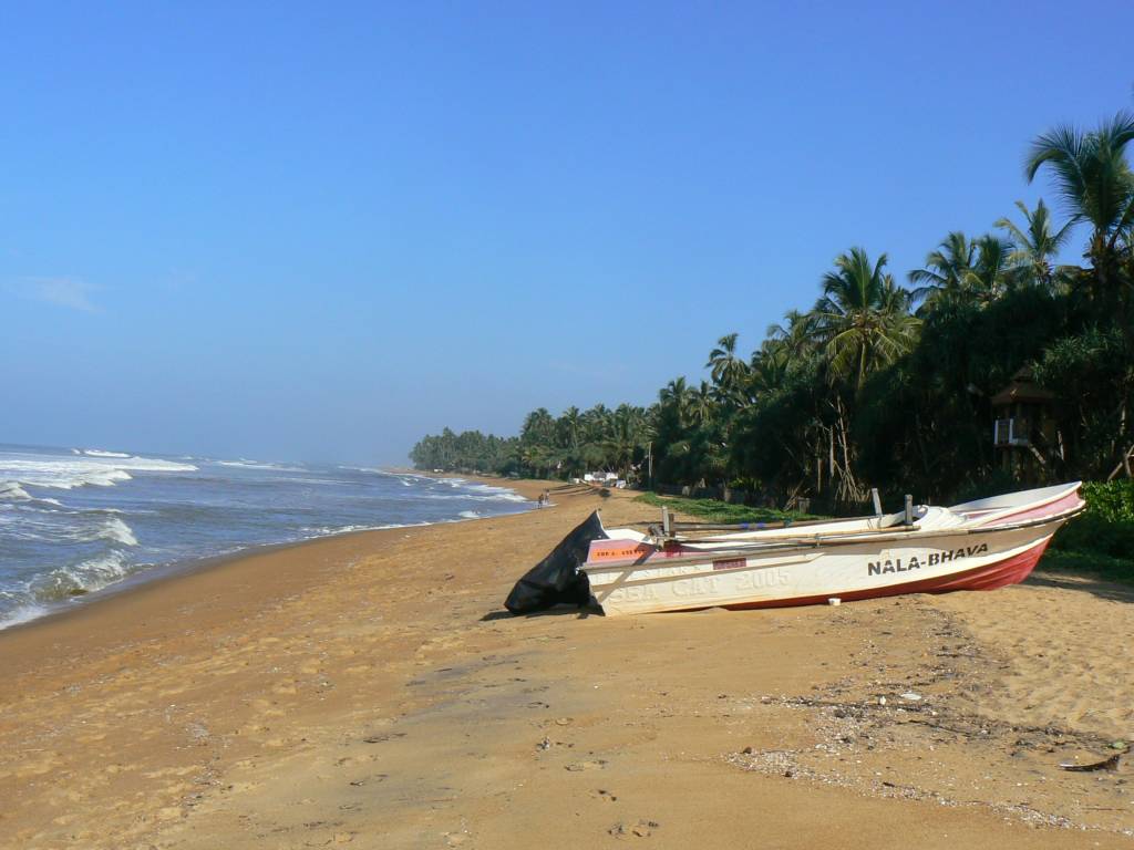 Solve Sri Lankan Beach jigsaw puzzle online with 63 pieces