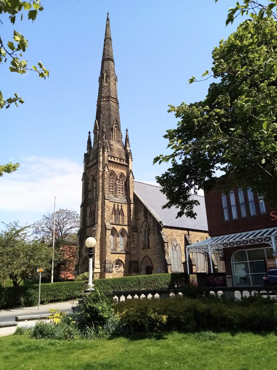 Solve LORD STREET SOUTHPORT. jigsaw puzzle online with 154 pieces