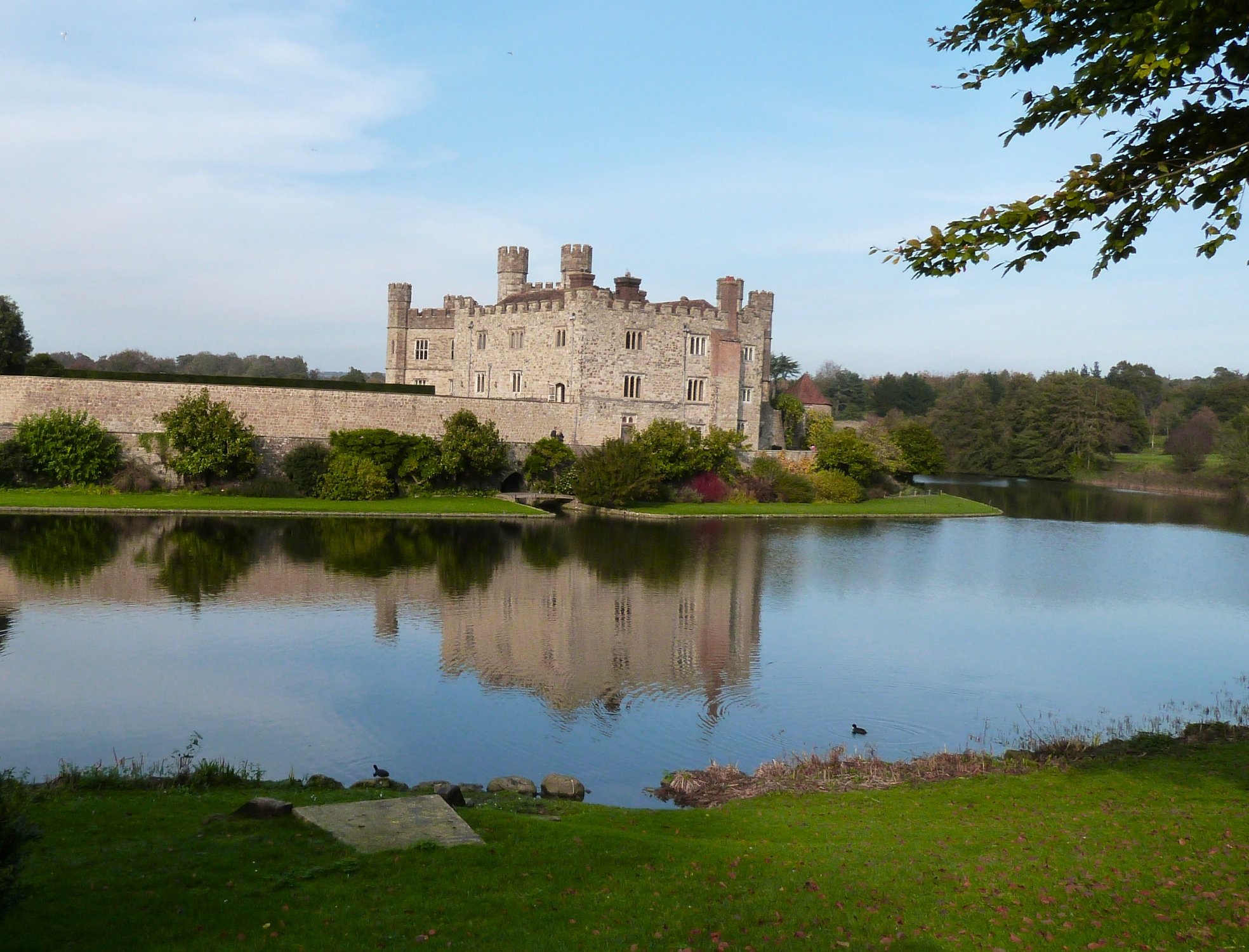 Solve Leeds Castle Kent England jigsaw puzzle online with 154 pieces