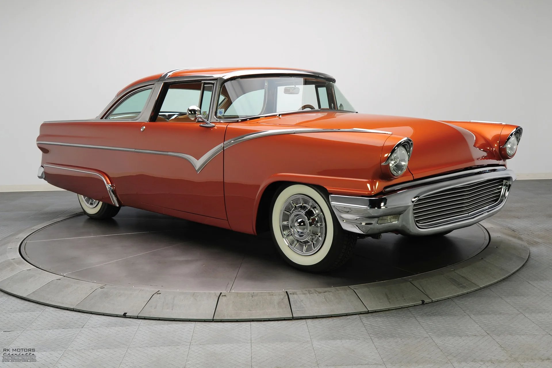 Solve 55 ford fairlane crown victoria bandit jigsaw puzzle online