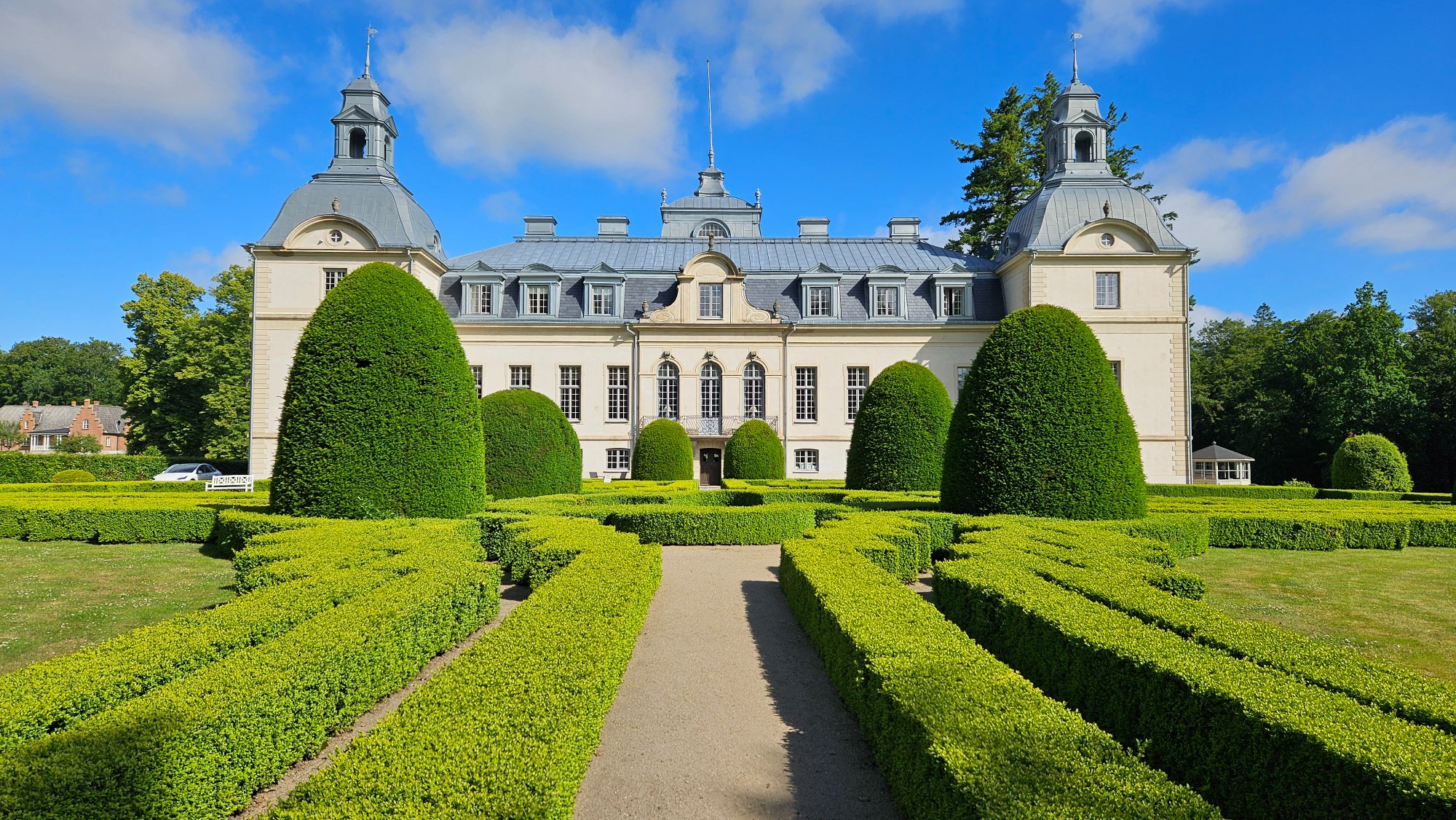 Solve Kronovall Slot jigsaw puzzle online with 350 pieces